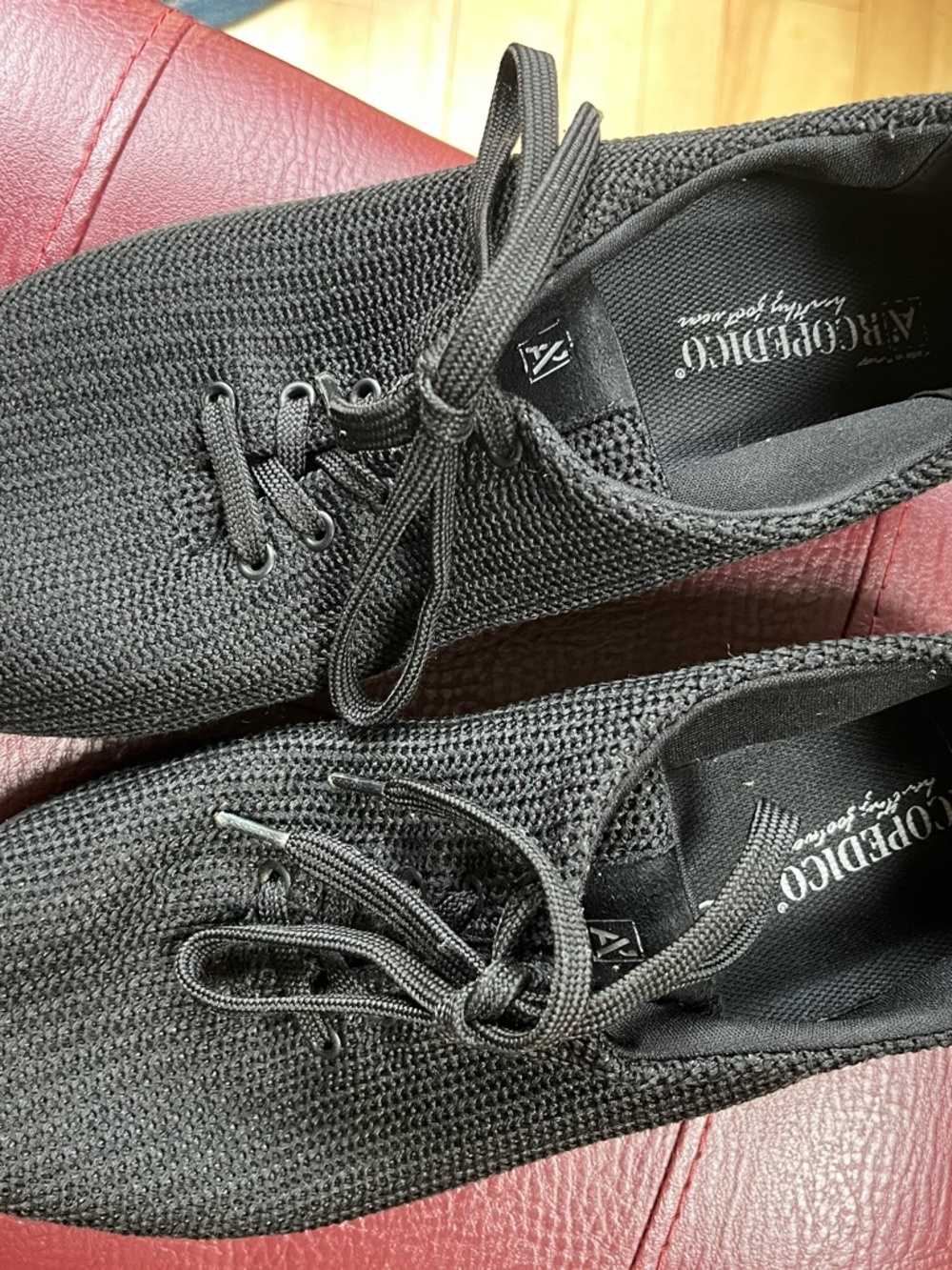 Arcopedico women’s Black Knit Slip-On Lace-Up Shoe size 41.